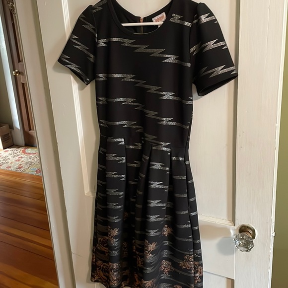 LuLaRoe Dresses & Skirts - Lularoe Amelia size women’s dress